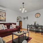Old Town Signature Apartment