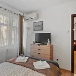 Old Town Signature Apartment